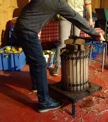 Atelier jus de pomme - Ferme-musée du Cotentin à Sainte-Mère-Église