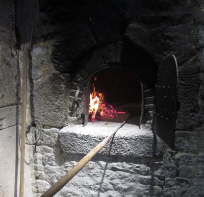 Atelier bourdelots pomme au feu de bois à Sainte-Mère-Église